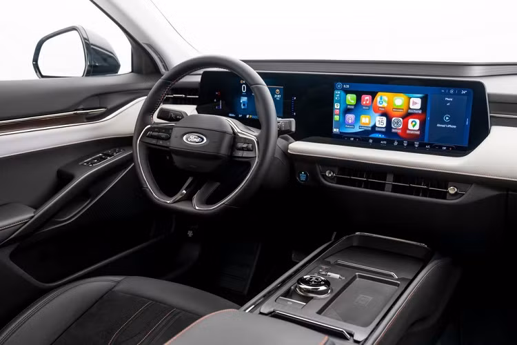 Thay vì phát triển xe mới, hãng Ford chỉ đổi tên của Mondeo thành Taurus và mang đến giới thiệu tại Trung Đông. Điều này cũng không hẳn là tệ vì Ford Mondeo thế hệ mới sở hữu cả thiết kế lẫn trang bị đều được đánh giá cao hơn trước. Tương tự Mondeo thế hệ mới ở Trung Quốc, Ford Taurus 2022 mới dành cho Trung Đông cũng sở hữu kích thước lớn, bao gồm chiều dài 4.935 mm, chiều rộng 1.875 mm, chiều cao 1.500 mm và chiều dài cơ sở 2.945 mm.