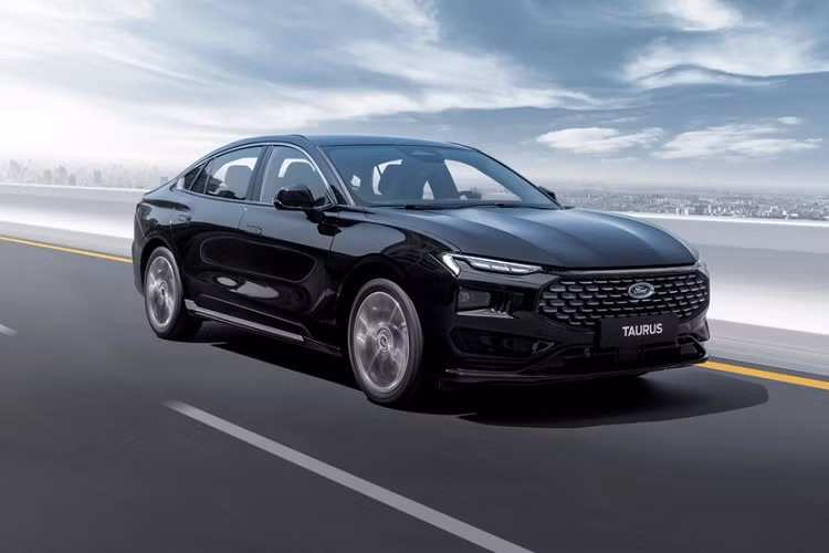  Ford Taurus sedan cỡ lớn đã bị khai tử ở thị trường Mỹ từ cách đây vài năm. Tuy nhiên, tại thị trường Trung Đông, mẫu xe này vẫn tiếp tục "sống dai", thậm chí còn "bán chạy như tôm tươi". Do đó, hãng Ford chuẩn bị bổ sung thế hệ mới cho dòng xe này ở thị trường Trung Đông.