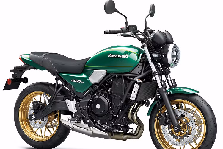 Đáng chú ý, bộ mâm của Z650RS là loại đa chấu giống hoàn toàn Z900RS. Z650RS sử dụng động cơ xy-lanh đôi, dung tích 649 cc, sản sinh công suất 67 mã lực tại 8.000 vòng/phút, mô-men xoắn cực đại 64 Nm tại 6.700 vòng/phút.