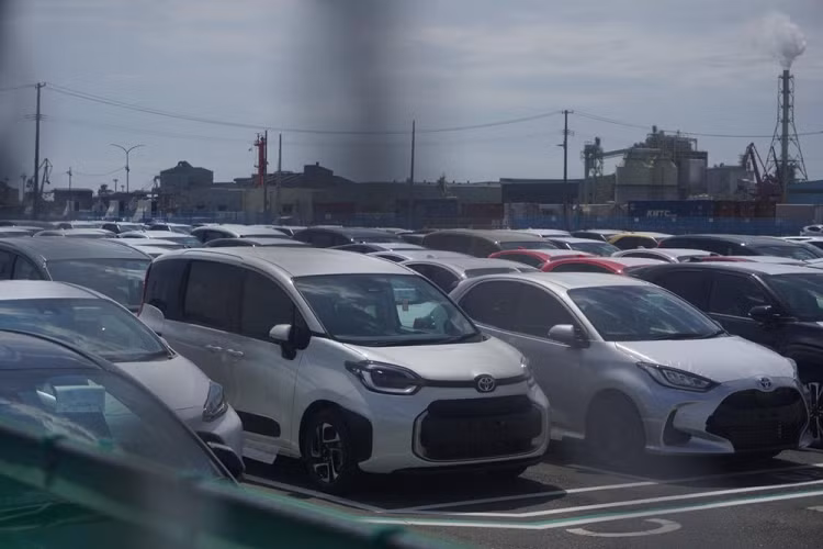 Là mẫu MPV cỡ nhỏ đã lần đầu tiên trình làng vào năm 2003, Toyota Sienta đa dụng hiện được bán tại nhiều thị trường trên thế giới như Nhật Bản và Đông Nam Á. Thế hệ thứ 2 của mẫu xe này đã ra mắt thị trường từ năm 2015 nên không có gì ngạc nhiên khi hãng Toyota phát triển phiên bản mới của Sienta. 