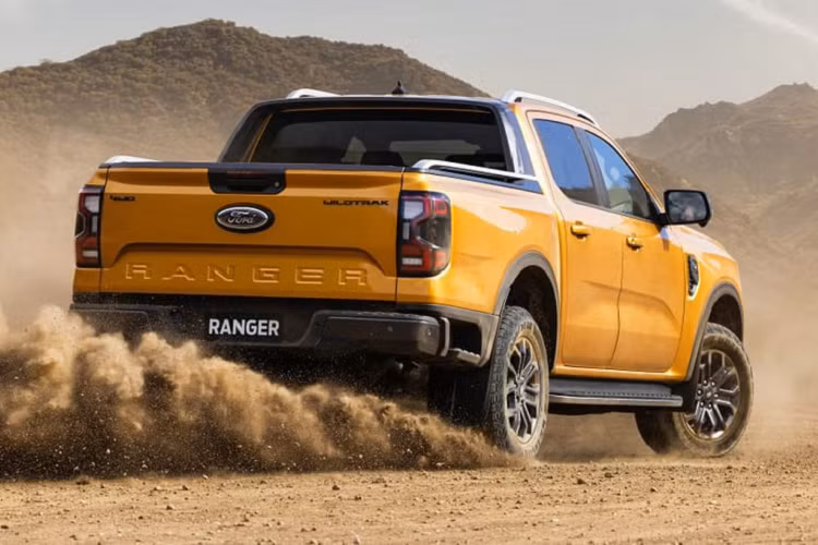 Tại thị trường Việt Nam, doanh số Ford Ranger phiên bản số sàn cũng không cao, đa phần người dùng lựa chọn những chiếc Ranger Wildtrak, một số ít còn lại là phiên bản XLS số tự động.