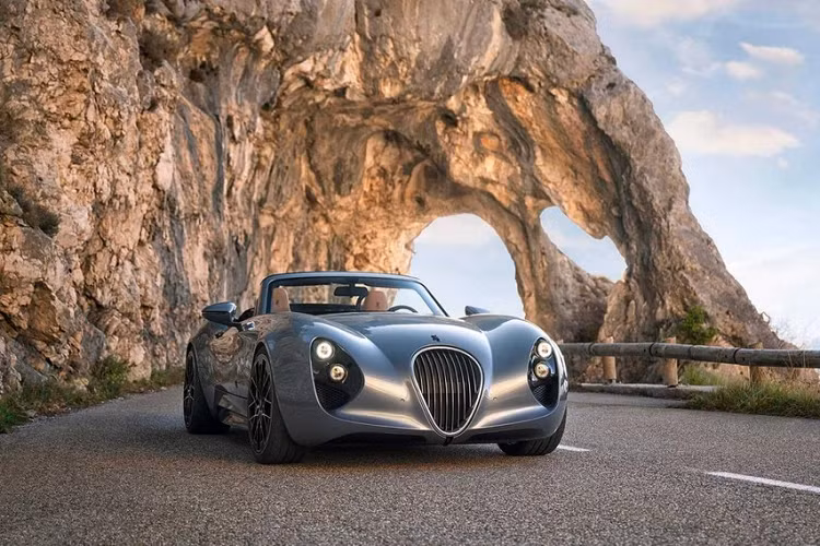Sau nhiều năm gián đoạn, nhà sản xuất ôtô thể thao độc lập Wiesmann đã trở lại với mẫu Project Thunderball mang phong cách hoài cổ. Bạn có thể quen thuộc với các mẫu xe Wiesmann Project Thunderball 2023 mới trang bị động cơ BMW của thương hiệu này, nhưng mẫu xe mới này sẽ mang tới một sự khác biệt.