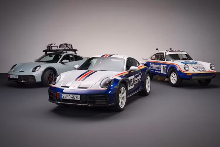 Để di chuyển trên những cung đường khắc nghiệt nhất, Porsche 911 Dakar 2023 bản off-road sử dụng một bộ lốp Pirelli Scorpion sản xuất độc quyền, kích thước 19 inch 245/45 phía trước và 20 inch 295/40 ở phía sau. Nếu khách hàng muốn loại chuyên dụng hơn, Porsche cung cấp cả lốp đi trên cát và lốp đi trên đường tuyết.