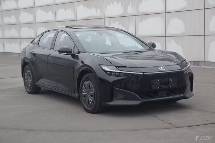 Theo kế hoạch được công bố vào hồi cuối năm ngoái, từ nay đến năm 20230, Toyota và Lexus sẽ tung ra thị trưởng tổng cộng 30 mẫu ôtô điện mới. Một trong số đó sẽ có một mẫu sedan thuần điện mang tên Toyota bZ3 2023 mới.