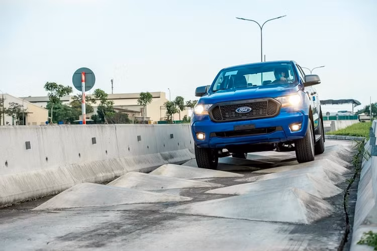 Ford Ranger khan hang can Tet, dai ly 