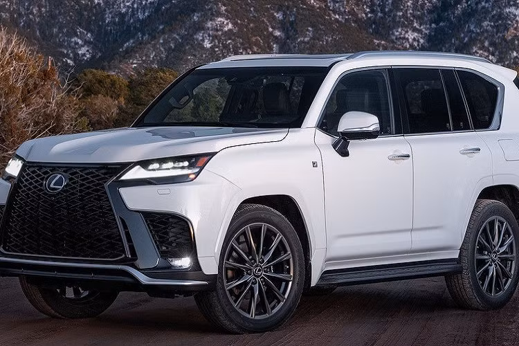 Dự kiến, trong năm nay, sẽ có thêm 2 mẫu xe F SPORT nữa ra mắt Việt Nam, đó là NX 350 F SPORT và LX 600 F SPORT. Hiện giá xe Lexus LX 600 phiên bản F SPORT mới tại Việt Nam vẫn chưa được hé lộ.
