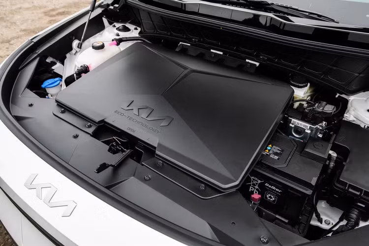 Đáng chú ý là hiện tại xe đã trang bị sạc nhanh DC 85 kW, cho phép pin sạc từ 10% đến 80 % trong 45 phút.