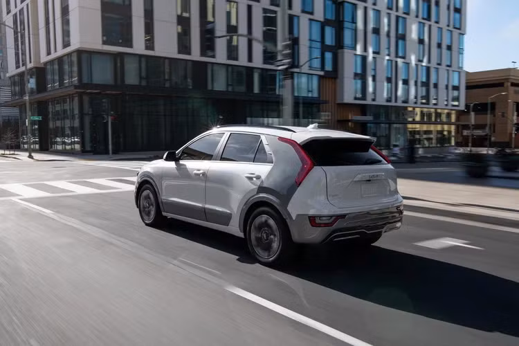 Được biết, Kia Niro EV 2023 có mặt tại các cửa hàng ở Mỹ vào cuối tháng này và không bị giới hạn số lượng như ở thế hệ trước đó.