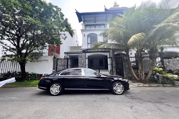 Như vậy, sau khi Minh Nhựa tậu Mercedes-Maybach S450 2022, anh cũng là người đã dược trải nghiệm đến 2 chiếc xe sang và xe siêu sang của Mercedes S-Class 2022 thế hệ mới chính hãng tại Việt Nam.
