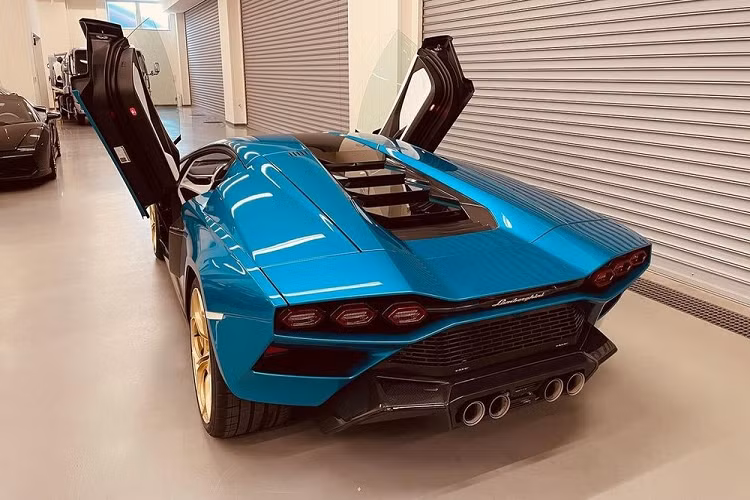 Tổng cộng sức mạnh của siêu xe Lamborghini Countach LPI 800-4 có công suất lên đến 803 mã lực, siêu xe này có thể tăng tốc từ 0-100 km/h trong thời gian 2,8 giây, 0-200 km/h trong 8,6 giây trước khi đạt vận tốc tối đa 355 km/h.