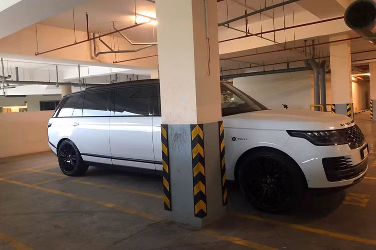 Chúng ta thường biết đến thương hiệu Klassen Luxury trong vai trò một công ty chuyên chuyển đổi những chiếc Mercedes-Benz và Maybach từ sang trọng trở thành… siêu sang trọng và an toàn. Tuy nhiên, công ty độ xe gốc Đức này không chỉ biết nâng cấp mỗi xe của thương hiệu ngôi sao ba cánh.