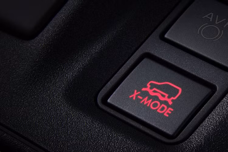 Nằm bên dưới nắp ca-pô của mẫu SUV cỡ B này là khối động cơ xăng 4 xi-lanh, hút khí tự nhiên, dung tích 2.0L, sản sinh công suất tối đa 156 mã lực tại tua máy 6.000 vòng/phút và mô-men xoắn cực đại 196 Nm tại tua máy 4.000 vòng/phút. Động cơ kết hợp với hộp số biến thiên vô cấp Lineartronic CVT và hệ dẫn động 4 bánh toàn thời gian đặc trưng của thương hiệu Subaru.