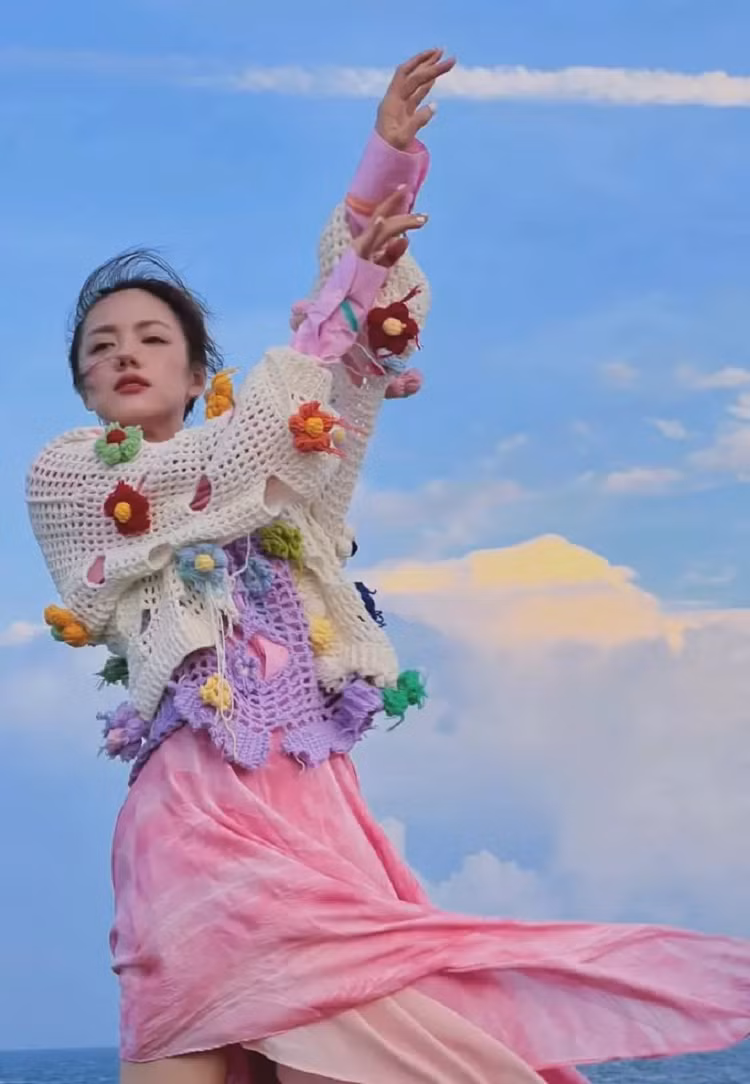 Phuong Ly bi soi ran da bung, netizen dao lai on ao 19 tuoi sinh con-Hinh-4