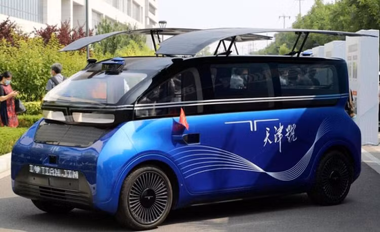 Mới đây, mẫu xe Tianjin (Thiên Tân) đã được giới thiệu tại Hội nghị trí tuệ nhân tạo thế giới 2022. Tianjin 2023 chạy điện được phát triển bởi một nhóm nhà khoa học tới từ 42 công ty và 3 trường đại học và được sản suất tại nhà máy của IAT Automobile Technology.