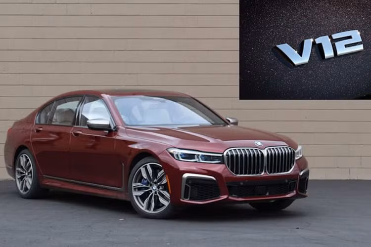 Đầu năm nay, hãng xe Đức đã tuyên bố BMW ngưng sản xuất động cơ V12. Lý do chính đến từ các tiêu chuẩn khí thải mới được áp dụng tại châu Âu trong tương lai sẽ trở thành rào cản với mẫu sedan hiệu năng cao đầu bảng của BMW. Để khép lại một "triều đại", hãng đã tạo ra 12 chiếc BMW M760Li xDrive cuối cùng thuộc series The Final V12.