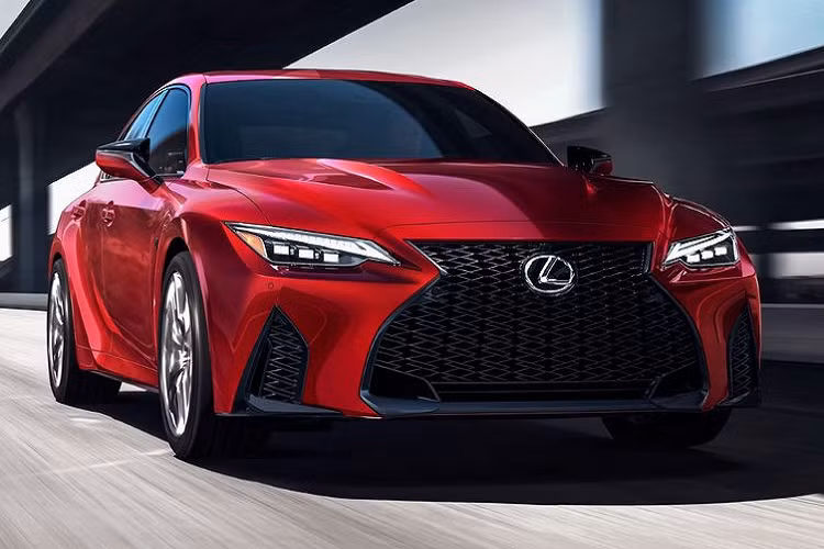 Mới đây, Lexus chính thức công bố IS 500 F Sport Performance tại thị trường Nhật Bản. Trước đó, mẫu xe này được ra mắt tại Bắc Mỹ hồi tháng 9 năm ngoái. Lexus IS 500 F Sport Performance 2022 phiên bản Nhật được trang bị động cơ V8 5.0 lít hút khí tự nhiên sản sinh công suất 475 mã lực (354 kW / 481 PS) và mô-men xoắn 535 Nm (394,6 lb-ft).
