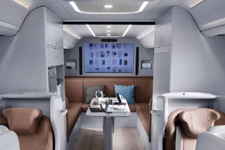 Theo đó, Hyundai Universe Mobile Office vẫn là dòng xe buýt hạng sang Universe cực kỳ phổ biến của hãng, nhưng hiện nay đã được cải tiến thêm nhiều tiện ích, nhằm phục vụ các khách hàng có nhu cầu vừa di duyển lại vừa có thể làm việc luôn trên xe một cách thuận tiện nhất.