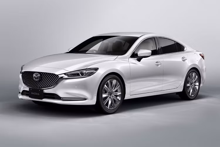 Tại thị trường Nhật Bản, giá xe Mazda6 2023 có mức bán ra dao động từ 2.962.300 - 4.518.800 Yên (khoảng 524 - 800 triệu đồng). Trong khi đó, Mazda6 20th Anniversary Edition có giá từ 4.422.000 - 4.662.900 Yên (782 - 825 triệu đồng).