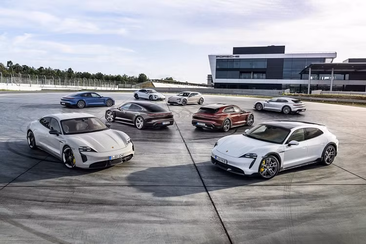 Porsche lap ky luc doanh so nam 2021, Macan giu ngoi vi best-seller