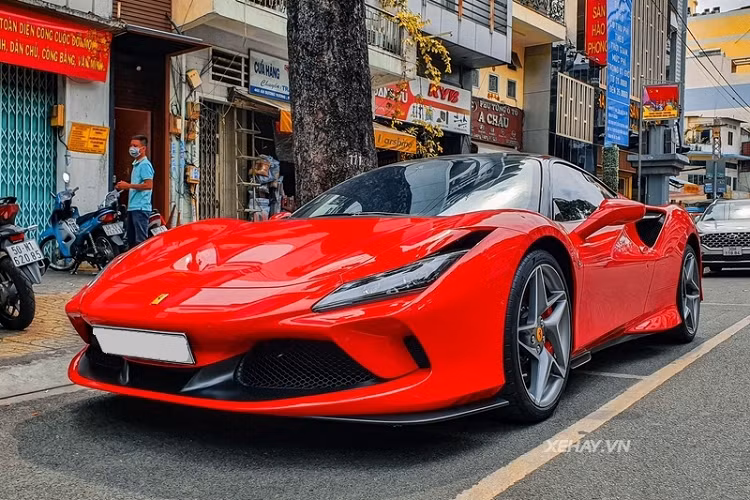 Can canh Ferrari F8 Tributo hon 27 ty dong cua Cuong Do la