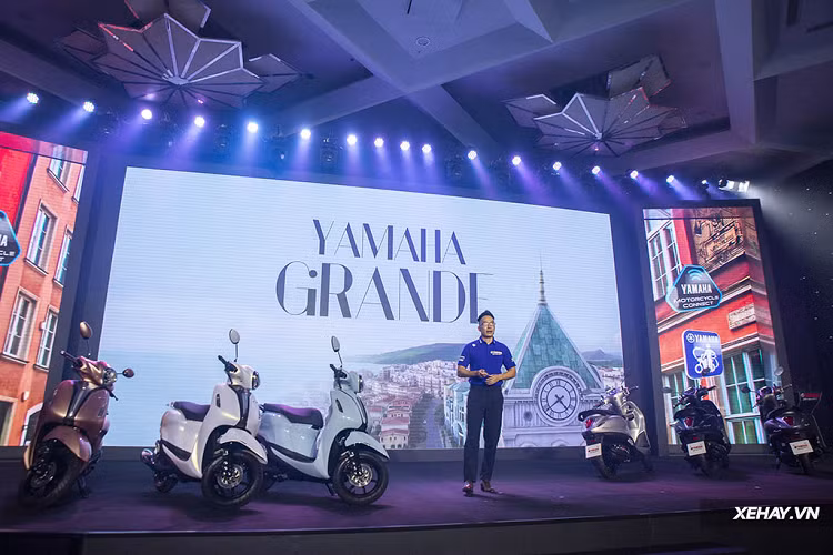 Như vậy, ứng dụng Y-Connect đã có mặt trên hầu hết các sản phẩm của Yamaha hiện nay, như: NMAX, NVX, XMAX, TMAX, NEO’S, R15, Grande. Ứng dụng cung cấp 7 tính năng hữu ích chính, bao gồm: Báo có cuộc gọi, e-mail và tin nhắn; Khuyến nghị bảo dưỡng, thay dầu;