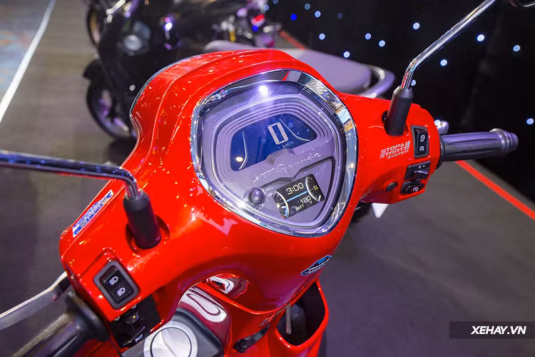 Yamaha Grande tiếp tục vẫn được trang bị khối động cơ blue core hybrid và tính năng dừng chờ tắt máy - hứa hen khả năng tiết kiệm nhiên liệu vượt trội hơn thế hệ trước (vốn là mẫu xe tay ga tiết kiệm nhiên liệu nhất Việt Nam) và ưu việt hơn hẳn các đối thủ trong cùng phân khúc - chỉ với 1,66L / 100km.