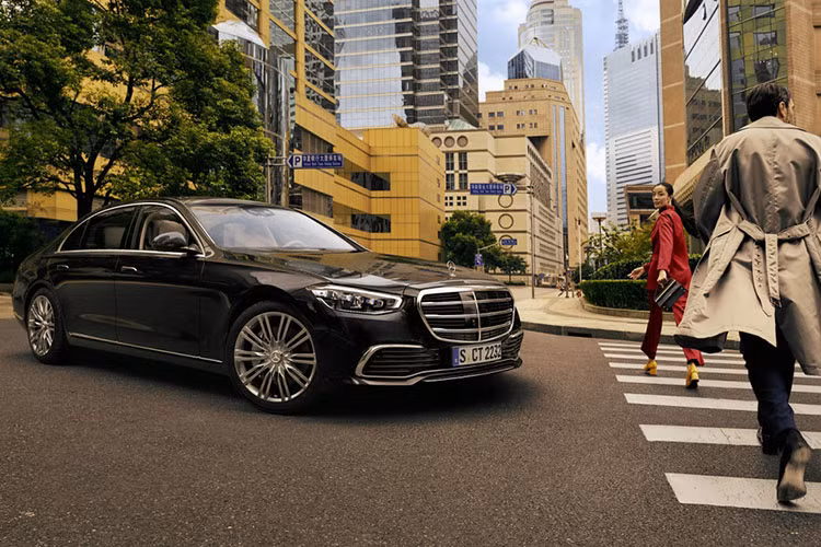 Mercedes-Benz S-Class ban ra 1/3 xe tai Trung Quoc nam 2021