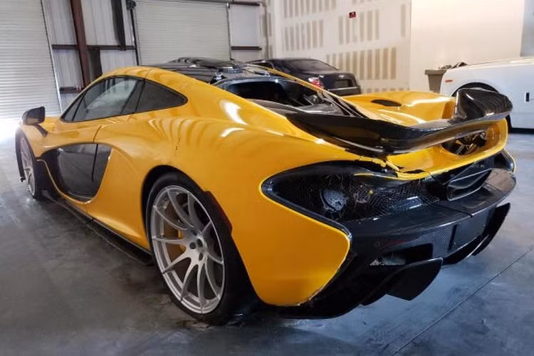 Hai YouTuber đình đám là Ed Bolian của kênh VinWiki và Tyler Hoover của kênh Hoovie's Garage. Nếu thực hiện những đoạn video quay cảnh sửa lại chiếc siêu xe này rồi đăng lên YouTube, họ có thể sẽ kiếm được nhiều hơn cả tiền mua xe. Do đó, rất có thể chiếc siêu xe McLaren P1 ngập nước này sẽ sớm tìm thấy chủ nhân mới.
