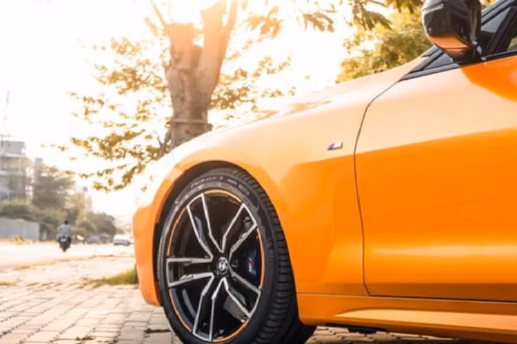 Tại Việt Nam, giá xe BMW 430i Convertible 2021 được phân phối chính hãng với mức 3,219 tỷ đồng