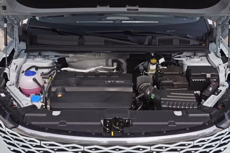 Động cơ này đi với hộp số tự động biến thiên vô cấp CVT.Thứ hai là động cơ xăng 4 xi-lanh, tăng áp, dung tích 1.6L, tạo ra công suất tối đa 197 mã lực và mô-men xoắn cực đại 290 Nm. Động cơ này đồng hành cùng hộp số tự động ly hợp kép 7 cấp.