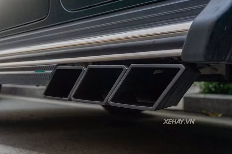 Tiếp theo, chủ nhân của bản độ Larte Design G63 AMG Winner đầu tiên trên thế giới đã nâng cấp cho xe một bộ ống xả hiệu năng cao từ thương hiệu Fi Exhaust.