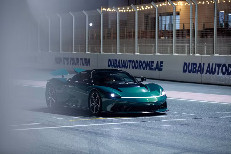 Giá xe Pininfarina Battista không dưới 2,25 triệu USD/chiếc. Xe được sản xuất giới hạn ở mức 150 xe. Bên cạnh đó, xe còn có phiên bản đặc biệt Anniversario với nhiều tính năng độc đáo hơn và chỉ được giới hạn số lượng ở 5 xe, đều đã có chủ sở hữu với giá bán ước tính không dưới 2,9 triệu USD/chiếc.