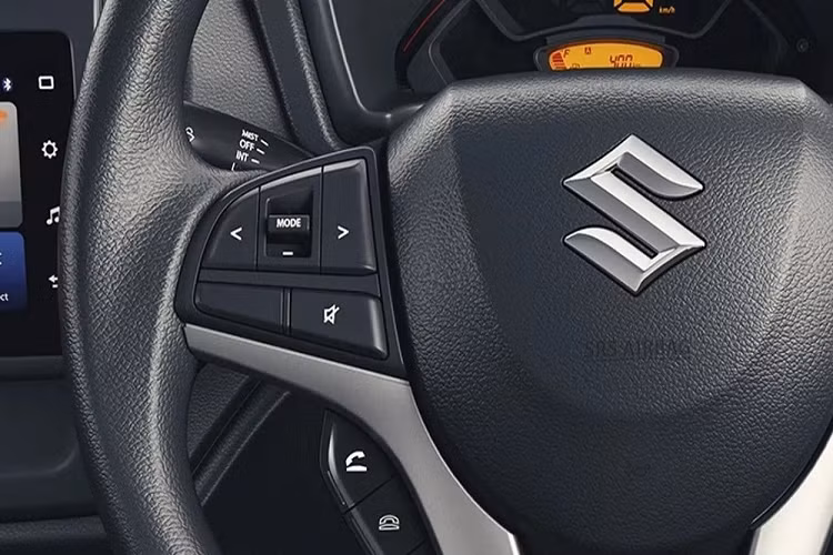 Bên cạnh đó là những trang bị an toàn cơ bản như 2 túi khí trước, hệ thống chống bó cứng phanh ABS và bộ căng đai khẩn cấp dành cho hàng ghế trước. Khi mua Suzuki Alto K10 2022, khách hàng Ấn Độ có thể lắp thêm gói phụ kiện Glinto và Impacto. Trong đó, gói Glinto bổ sung những chi tiết mạ crôm cho ngoại thất.