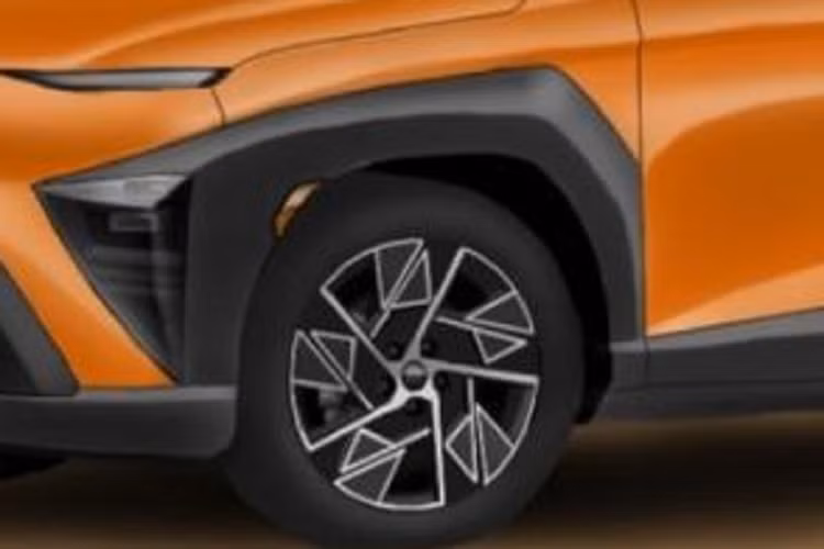Bên trong cabin, Kona Electric mới sẽ có thiết kế tương tự như Ioniq 5 với cụm đồng hồ đo kỹ thuật số và màn hình cảm ứng thông tin giải trí lớn được tích hợp trên cùng một bảng điều khiển.
