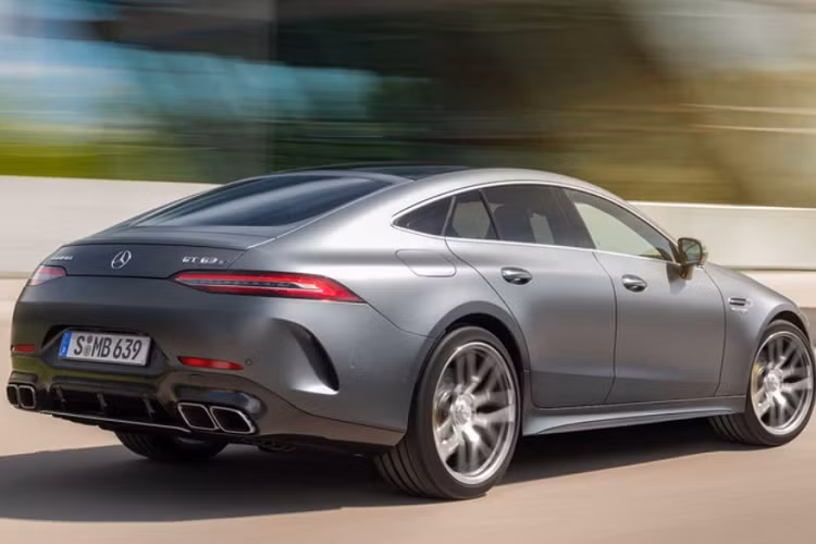 Phiên bản AMG GT 63 và AMG GT 63 S sẽ được trang bị hệ thống treo AMG Ride Control+ theo tiêu chuẩn, với các van giảm áp có thể điều chỉnh liên tục giúp điều chỉnh lực giảm xóc cho từng bánh xe phù hợp với tình huống chỉ trong vài mili giây.