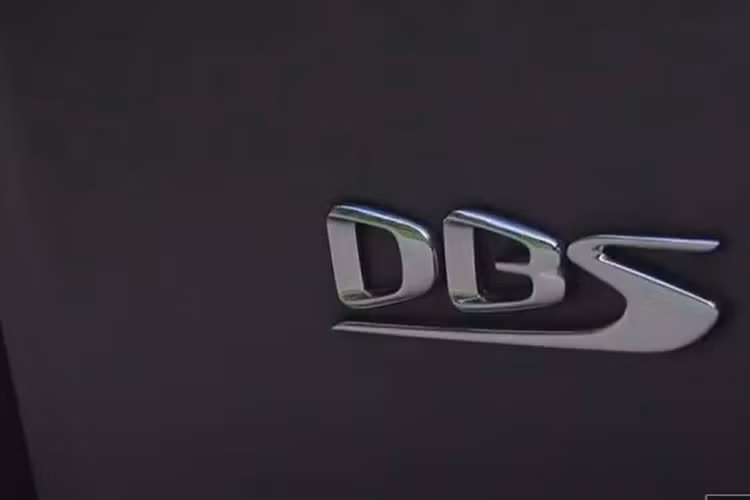 Hiện vẫn chưa có một chiếc xe Aston Martin DBS Superleggera 2022 nào về nước trong khi đó, trên thế giới, hãng xe Anh quốc đã cho ra mắt nhiều biến thể của dòng xe này từ tiêu chuẩn, DBS Superleggera Concorde Edition chỉ có 10 chiếc trên thế giới, Aston Martin DBS GT Zagato và DB4 GT Zagato sẽ được bán theo cặp với giá tương đương 179 tỷ đồng, có số lượng giới hạn là 19 cặp trên toàn thế giới, chỉ có đúng 50 chiếc Aston Martin DBS Superleggera TAG Heuer Edition được xuất xưởng.