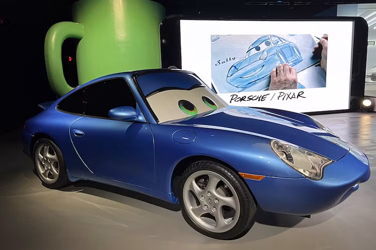 Chiếc Porsche 911 đặc biệt này sẽ được sản xuất tại Zuffenhausen và được bán đấu giá bởi RM Sotheby’s, với 100% số tiền thu được sẽ mang lại lợi ích cho trẻ em, bao gồm các sáng kiến giáo dục của Girls Inc. dành cho các bé gái ở Mỹ và những gia đình tị nạn chạy trốn khỏi Ukraine, chủ yếu là phụ nữ và trẻ em.
