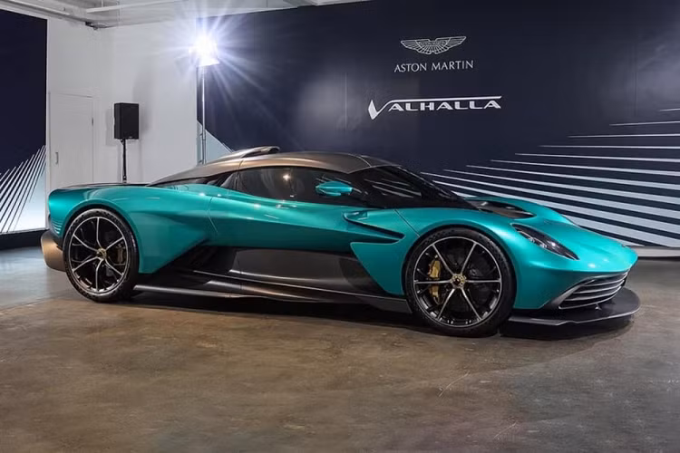 Hiện chưa rõ chiếc siêu xe Aston Martin Valhalla của Đặng Lê Nguyên Vũ đặt về garage của mình có giá bao nhiêu, nhưng dự kiến nếu đại gia này đặt siêu xe thì chắc chắn nó sẽ sớm có mặt tại Việt Nam.