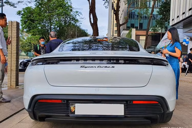 Tuy nhiên, đại diện Porsche Việt Nam cũng cho biết, đây mới chỉ là những thay đổi khởi sắc dành cho người tiêu dùng từ ưu đãi của Chính phủ.