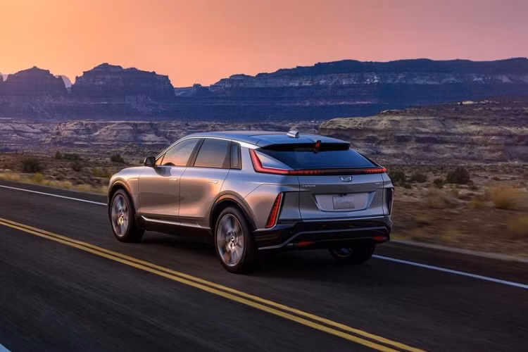 SUV Cadillac Lyriq 2022 là mẫu xe điện mới nhất dựa trên nền tảng Ultium của GM, hiện cũng đang được sử dụng trên các mẫu xe như siêu bán tải GMC Hummer EV sắp về Việt Nam hay và BrightDrop.