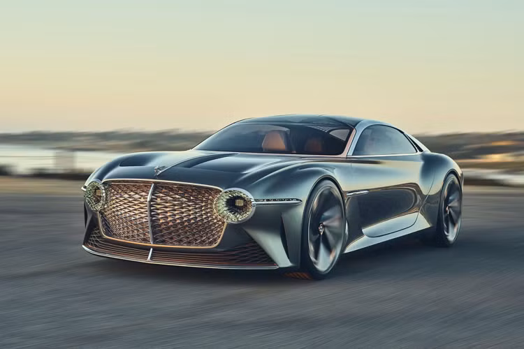Ông Hallmark nói: “Bây giờ chúng tôi đạt 650 mã lực với mẫu GT Speed nhưng chúng tôi sẽ gấp đôi con số đó với chiếc xe điện. Khả năng tăng tốc từ 0-100 km/h có thể ấn tượng nhưng hành khách sẽ cảm thấy không thoải mái, thậm chí là cảm giác buồn nôn.” Để giải quyết vấn đề này, Bentley sẽ đưa ra từng khoảng tốc độ và các chế độ tăng tốc khác nhau để khách hàng lựa chọn trải nghiệm. “Bạn có thể tăng tốc từ 0-100 km/h trong 2,7 giây", ông Hallmark nói.