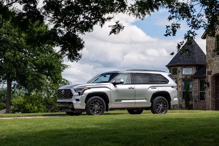 Toyota sẽ cung cấp hai tùy chọn gói độ TRD Sport và TRD Off-Road. Gói TRD Sport chỉ có sẵn trên SR5 sẽ trang bị giảm xóc Bilstein và bánh xe TRD 20 inch. Bên trong, có nút bấm đánh lửa màu đỏ, cần số TRD và bàn đạp bằng nhôm. Tại thị trường Mỹ Toyota Sequoia 2023 sẽ cạnh tranh với các đối thủ nằm cùng phân khúc SUV cỡ lớn như Ford Expedition, Chevrolet Tahoe hay Jeep Wagoneer.