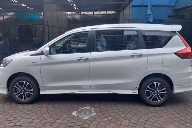 Hiện tại, giá xe Suzuki Ertiga hybrid phiên bản số sàn MT dẹ kiến bán ra là 540 triệu đồng, bản AT là 612 triệu đồng, cao hơn so với mức giá dự đoán trước đó lần lượt là 22 và 26 triệu đồng.