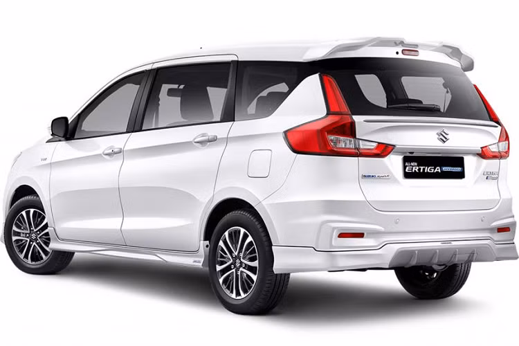 Ngoại trừ việc sử dụng động cơ xăng lai điện nhẹ giúp tiết kiệm nhiên liệu thì các thông số khác của xe hầu như không có nhiều thay đổi so với bản xăng.