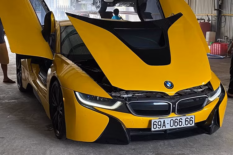 Dù biển số "VIP" nhưng siêu xe Đức đang được rao bán với giá chỉ hơn 3 tỷ đồng, rẻ hơn rất nhiều so với giá 8 tỷ đồng của xe mới.