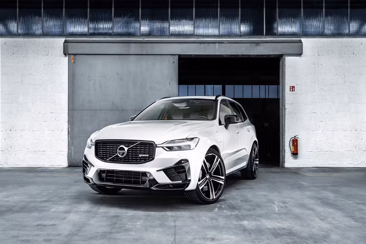 Heico Sportiv đã thêm vào các trang bị phù hợp chặt chẽ với ngôn ngữ thiết kế riêng của Volvo, khiến Volvo XC60 độ Heico Sportiv trông giống như một phiên bản hiệu suất do nhà máy sản xuất.