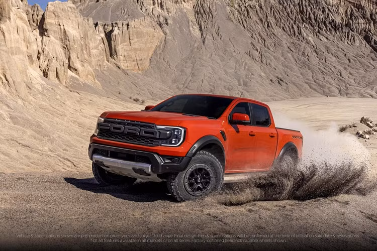 Chưa hết, Ford Ranger Raptor 2022 còn có hệ thống xả kép với van chủ động, mang đến 4 chế độ âm thanh là Quiet (dùng cho khởi động buổi sáng sớm), Normal (dùng hàng ngày), Sport (to hơn) và Baja (chạy off-road)...