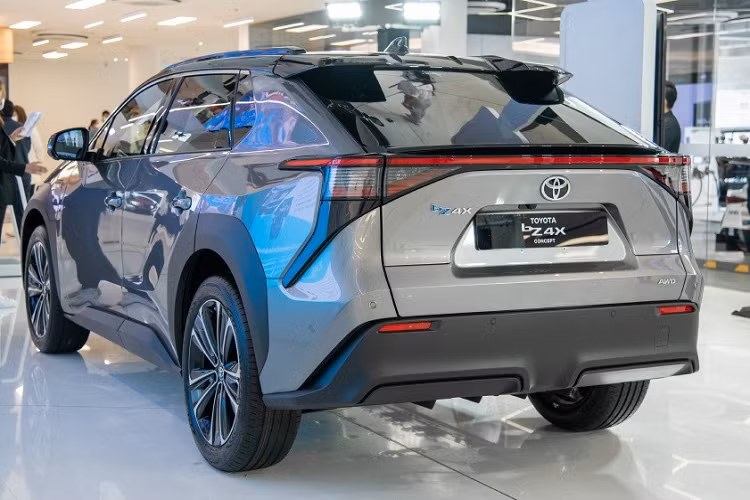 Hiện chưa rõ Toyota có kế hoạch bán bZ4X ở thị trường Việt Nam hay không. Có thể việc trưng bày bZ4X trong triển lãm VMS 2022 chỉ là động thái thăm dò thị trường của Toyota Việt Nam. Nếu được bán tại Việt Nam, Toyota bZ4X có thể là xe nhập khẩu nguyên chiếc từ Thái Lan. Trước đó, Toyota cũng đã hé lộ kế hoạch nội địa hóa bZ4X và biến Thái Lan thành trung tâm sản xuất ôtô điện của hãng.