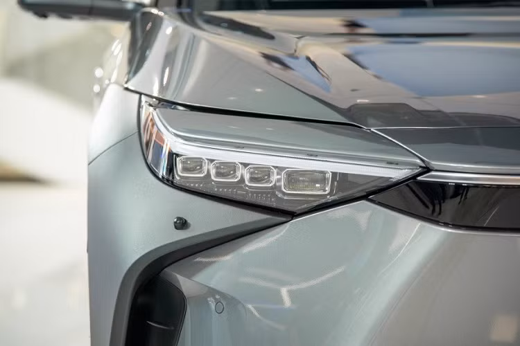 Là mẫu xe điện sản xuất thương mại đầu tiên của thương hiệu Toyota, bZ4X đã lần đầu tiên trình làng vào năm 2021. Ngoài ra, bZ4X còn là mẫu SUV thuần điện do Toyota và Subaru cùng nhau phát triển. Do đó, mẫu xe này còn có "anh em song sinh" là Subaru Solterra.