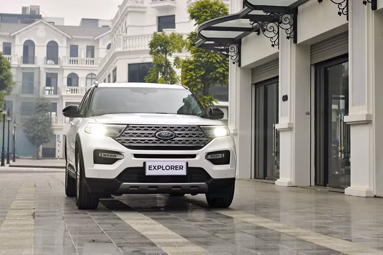 Ford Explorer 2022 ve Viet Nam dat khach, 